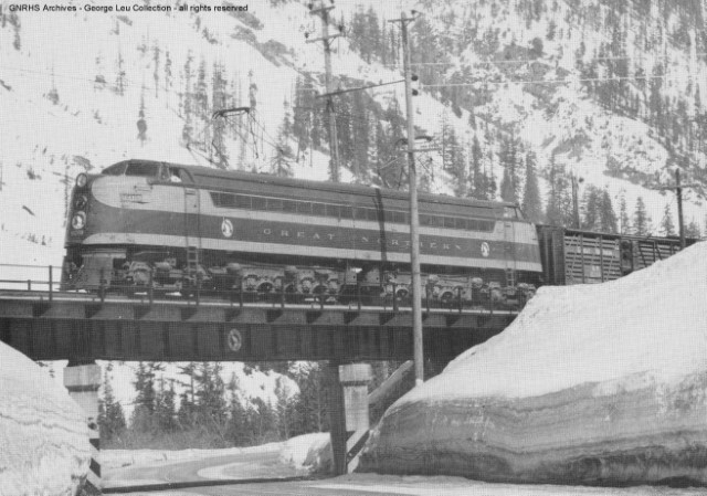 GN 5019 near Berne, WA. From photo postcard. GNRHS Archives, George Leu Collection.