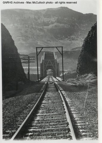 Photo by Mac McCulloch of 1968 repairs to Rock Island bridge across Columbia River south (railroad east) of Wenatchee, WA