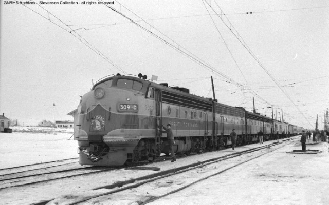 Detour over Milwaukee tracks.